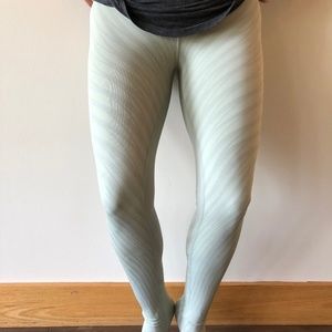 Alo- Highwaisted Airbrush Legging